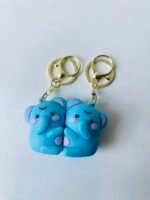Elephant hugging keychain - Image 3
