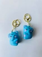 Elephant hugging keychain - Image 2